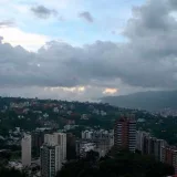 Lluvias y chubascos marcarán la tarde en varias regiones