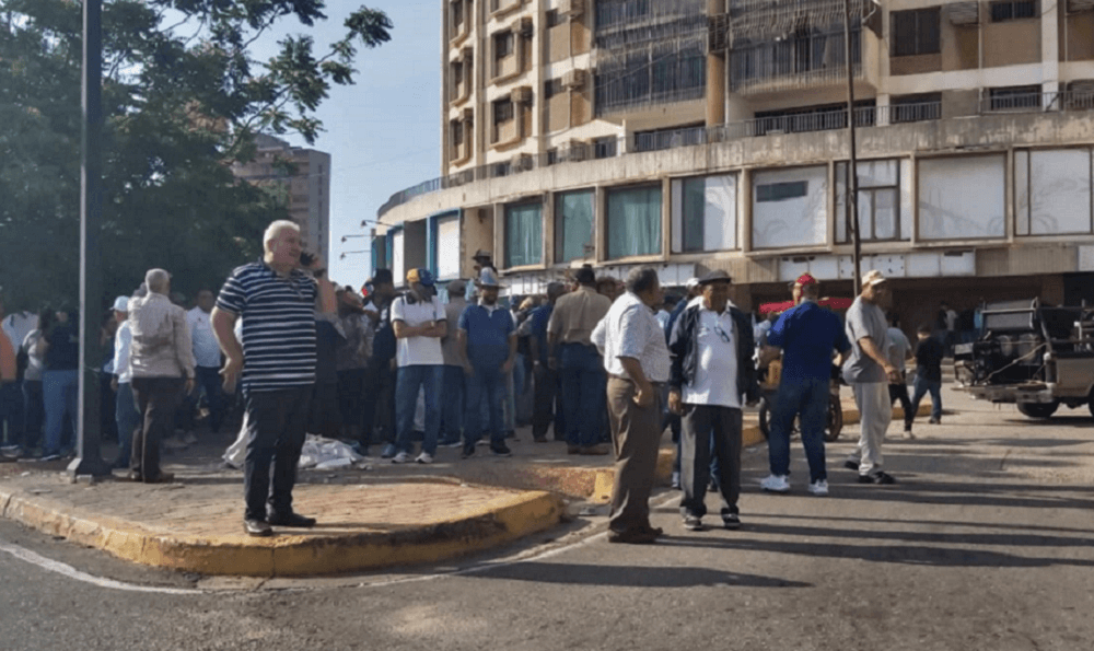 Trabajadores y gremios marchan en Maracaibo para exigir aumento salarial