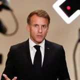 Macron ordena frenar protestas que considera ilegítimas