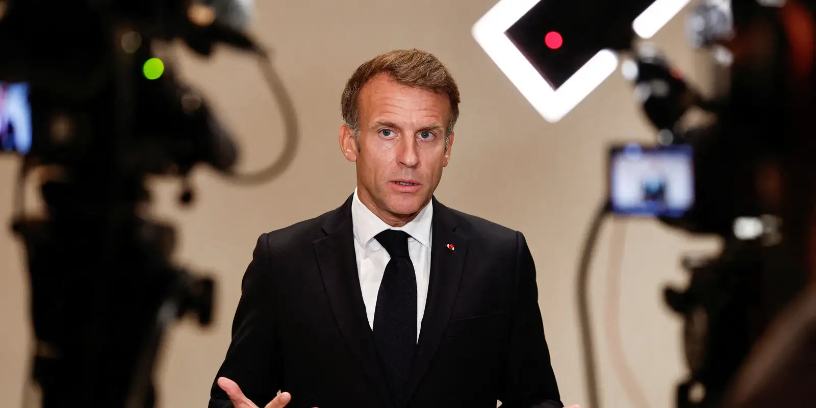 Macron ordena frenar protestas que considera ilegítimas