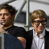 Kicillof profundiza su despliegue porteño con un foro productivo