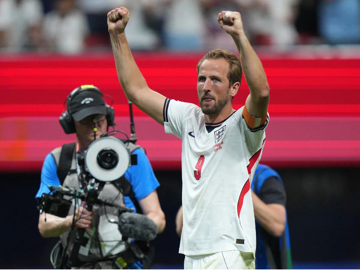 Kane lideró la remontada de Inglaterra y aseguró el pase a octavos