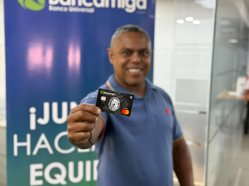 Bancamiga lanza tarjeta de débito de los Leones del Caracas