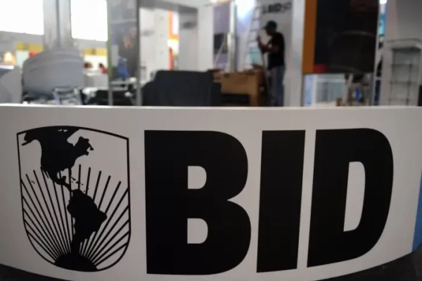 El BID formaliza el retorno de sus operaciones en Venezuela