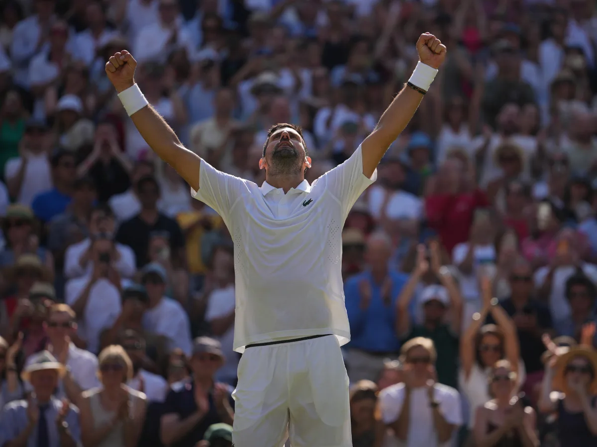 Djokovic alcanza 105 triunfos en Wimbledon y iguala a Federer