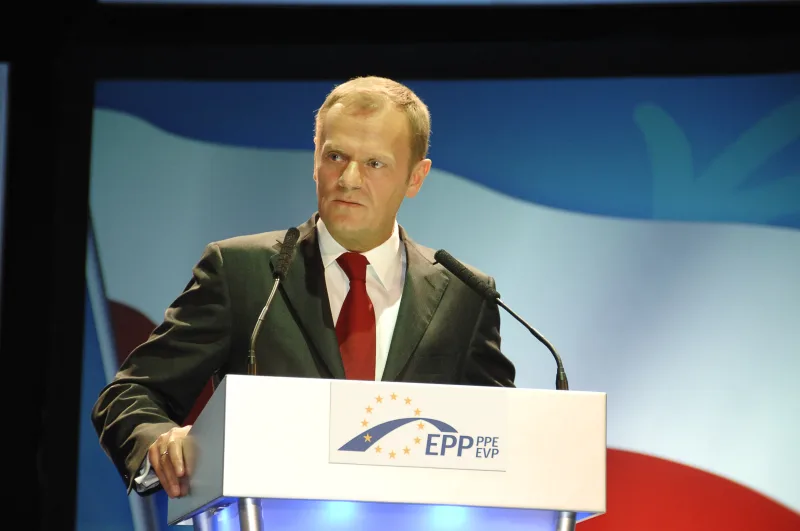File:Donald Tusk (Kongres Europejskiej Partii Ludowej, 2010).jpg