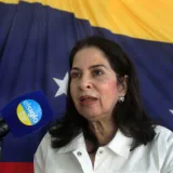 Oposición homenajeó a voluntarios de la Primaria en Aragua