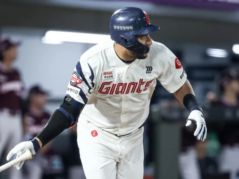 Víctor Reyes alcanza 200 hits por segunda vez en la KBO