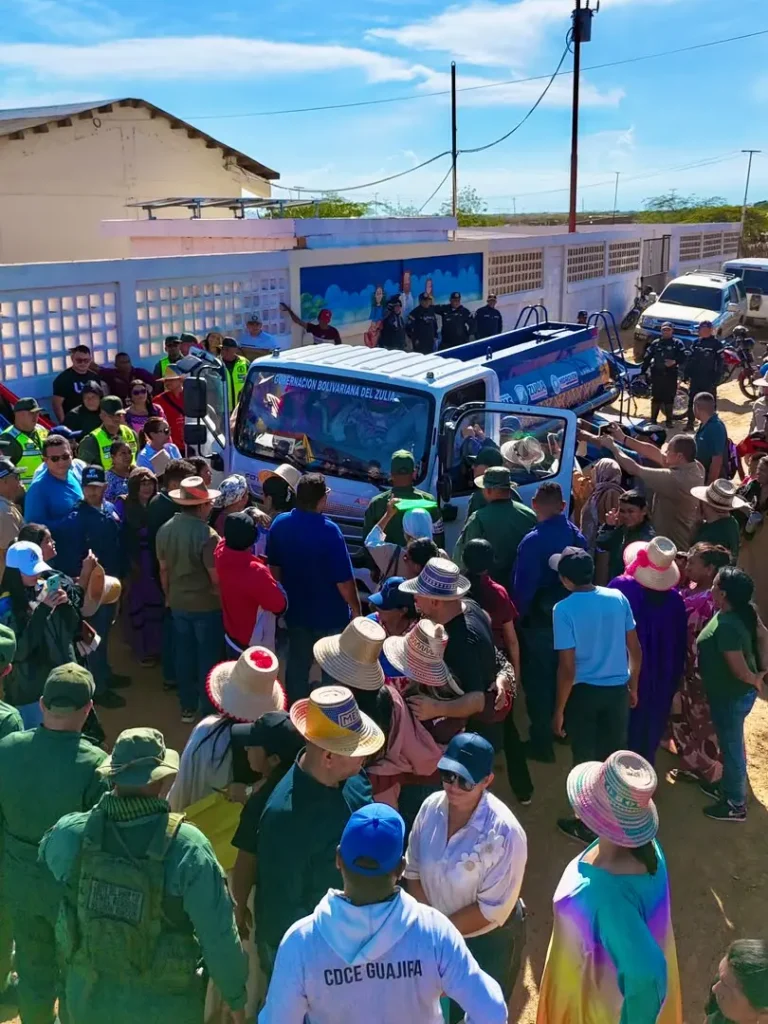 Luis Caldera entrega cisternas y anuncia obras de agua y luz