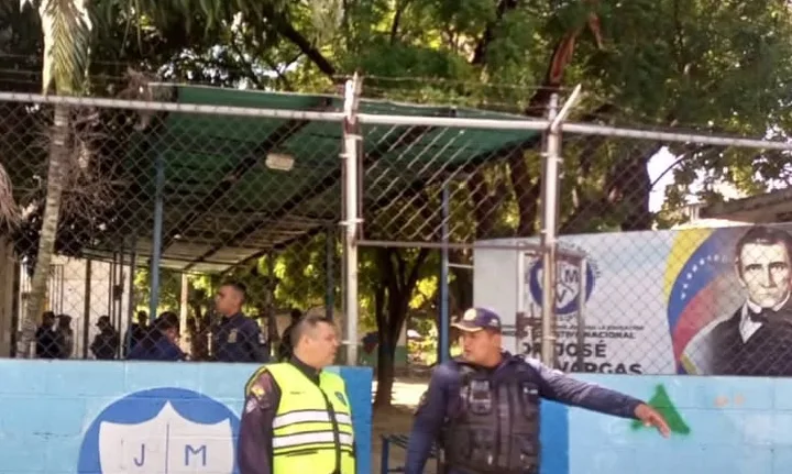 Ocho personas hospitalizadas por polvillo en un liceo de Maracay