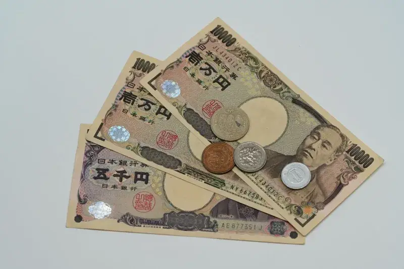 El yen toca su piso de 1986 y Japón prepara una respuesta