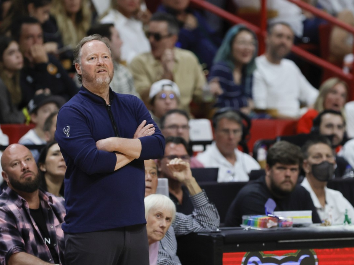 Milwaukee despidió al entrenador Mike Budenholzer