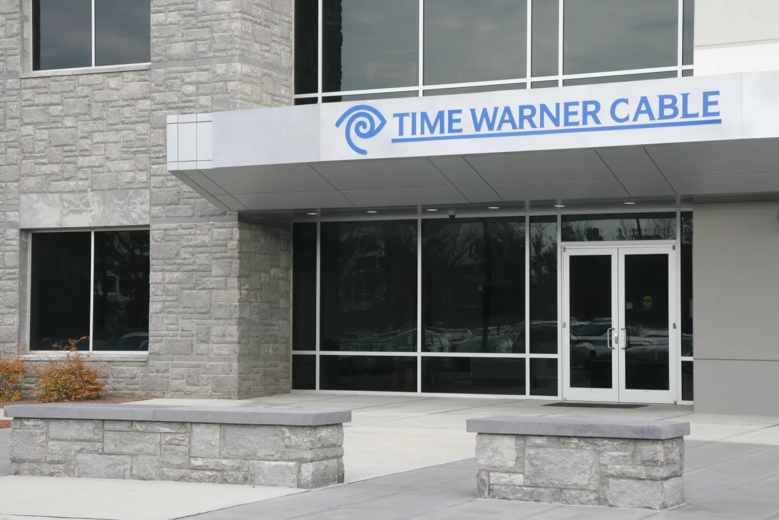Un juez frena por 14 días la unión de Paramount y Warner