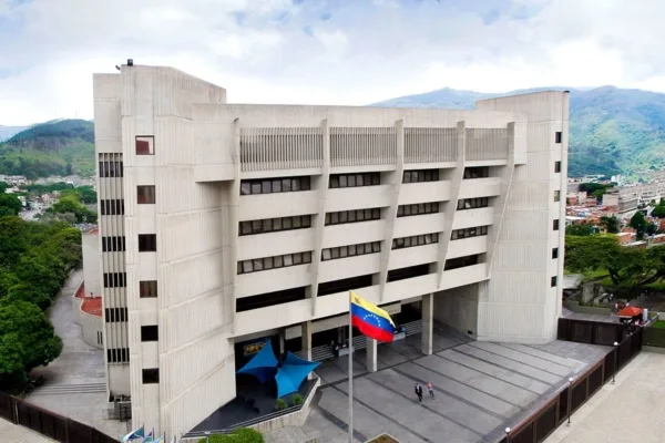 Parlamento inicia selección de comité para designar nuevos jueces