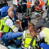 Policías salvan a hombre que se incendió en la Glorieta de Insurgentes