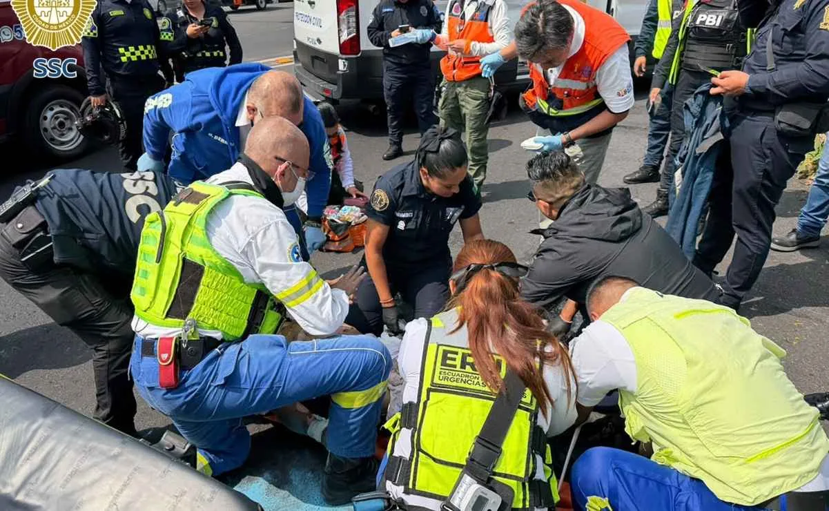 Policías salvan a hombre que se incendió en la Glorieta de Insurgentes