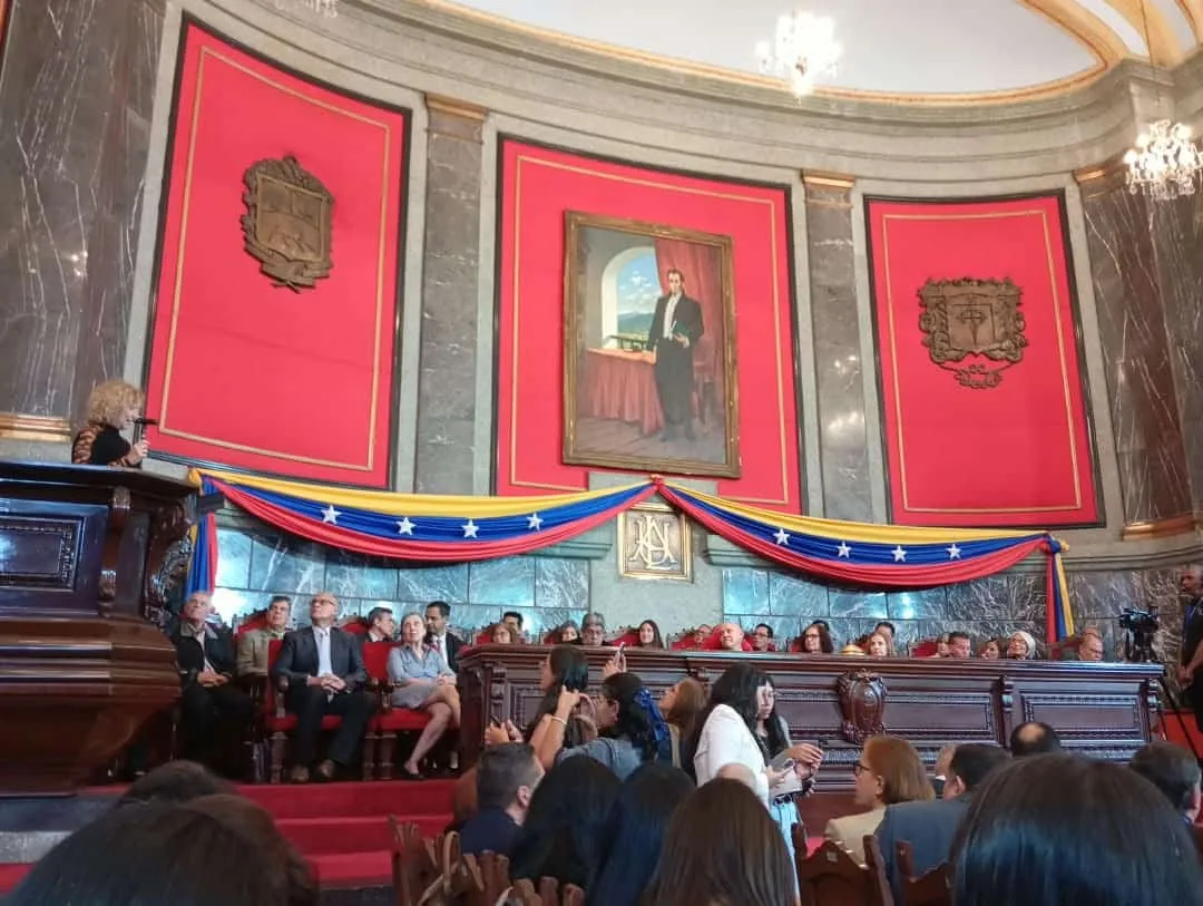 ULA juramenta a 17 representantes profesorales