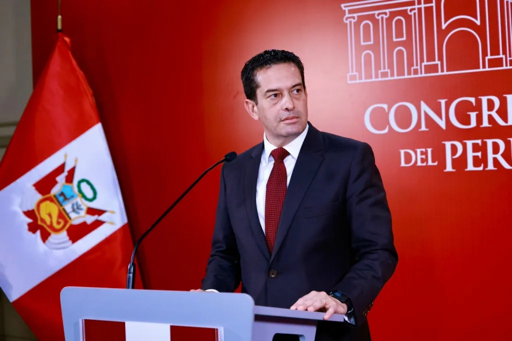 Gobierno de Perú usará vías alternas para temas fuera de facultades