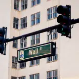 Futuros en Wall Street caen y el petróleo sube por tensiones entre EE.UU. e Irán