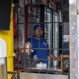 Comercios del Gran Santo Domingo blindan sus mostradores