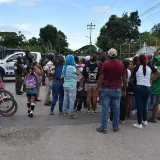 Vecinos de El Pozón protestan por cortes de luz de 14 horas