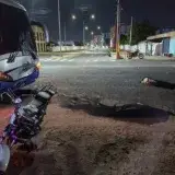 Dos muertos al chocar una moto contra un autobús en la vía a La Cañada