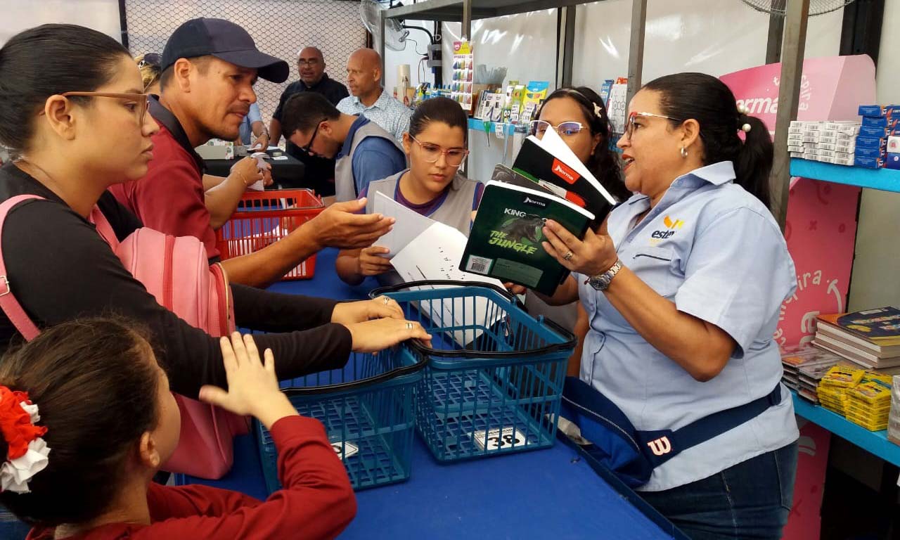 Arranca con éxito el Bazar Escolar de la Gobernación del Zulia 