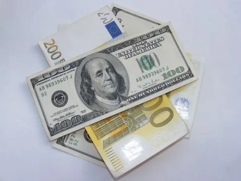 Dólar hoy en Venezuela: el paralelo baja a 884,96 Bs este martes