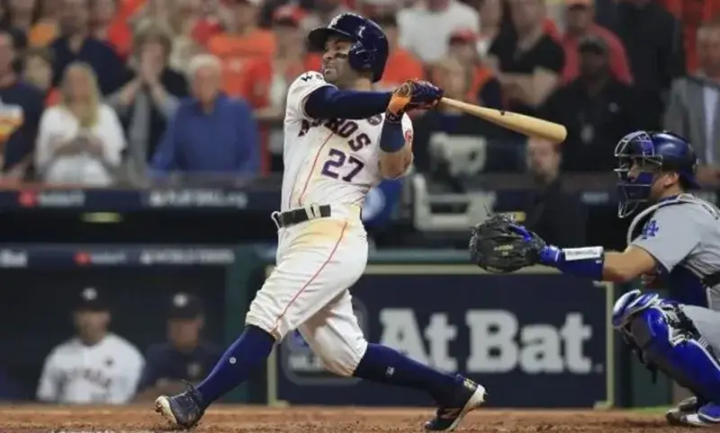 José Altuve alcanza 715 juegos multihits en las Grandes Ligas