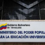 Becas universitarias: habilitan cambios en las postulaciones
