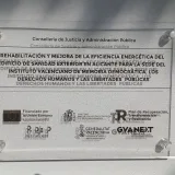 File:Cartel en el edificio de Sanidad Exterior del Puerto de Alicante.jpg