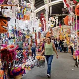Jamaica se llena de compras para montar la ofrenda