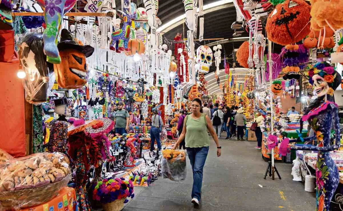 Jamaica se llena de compras para montar la ofrenda