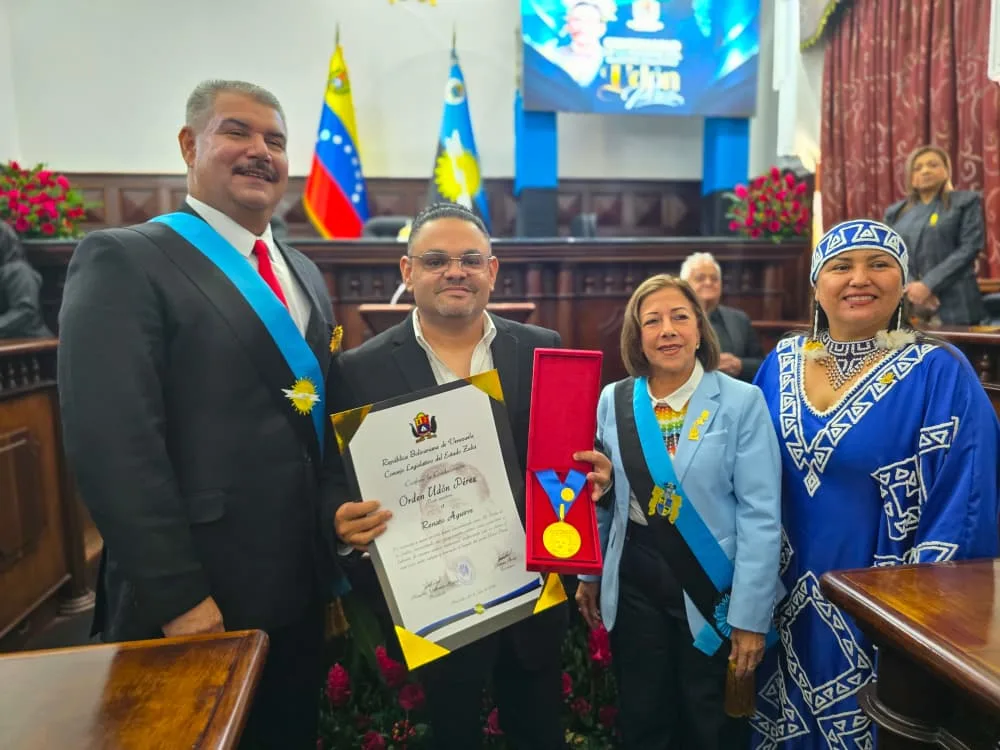 Zulia honró a Udón Pérez con actos y orden póstuma