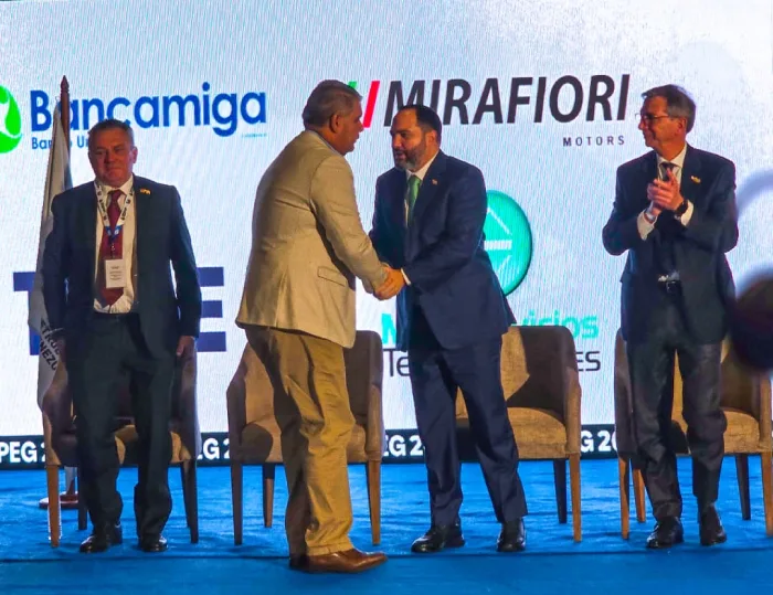 Gobernador Luis Caldera presenta seis ejes para el desarrollo