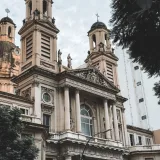 Explora la histórica arquitectura barroca de la Iglesia Santa Felicitas en Buenos Aires, Argentina. Ideal para entusiastas de los viajes.