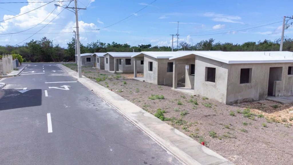 Central Romana entrega 16 casas a empleados en La Romana