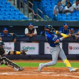 Aragua se impuso 9-8 a Caracas en un cierre apretado