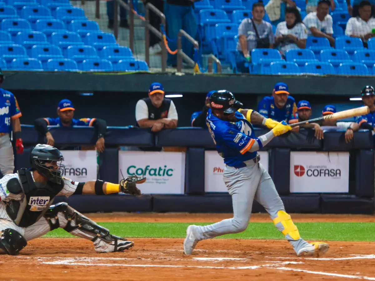 Aragua se impuso 9-8 a Caracas en un cierre apretado