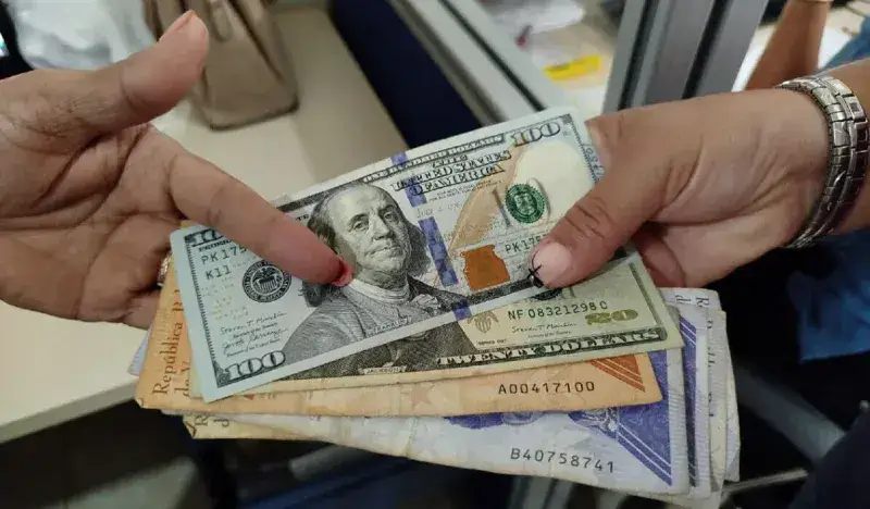 Dólar oficial en Venezuela supera los 600 bolívares y duplica su valor en lo que va de año