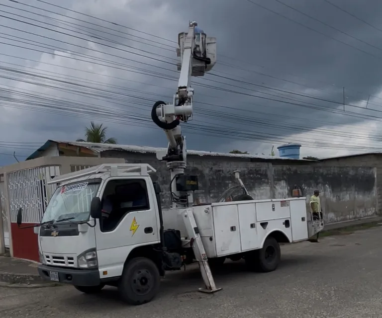 Corpoelec restablece servicio en el sector III de Mi Jardín