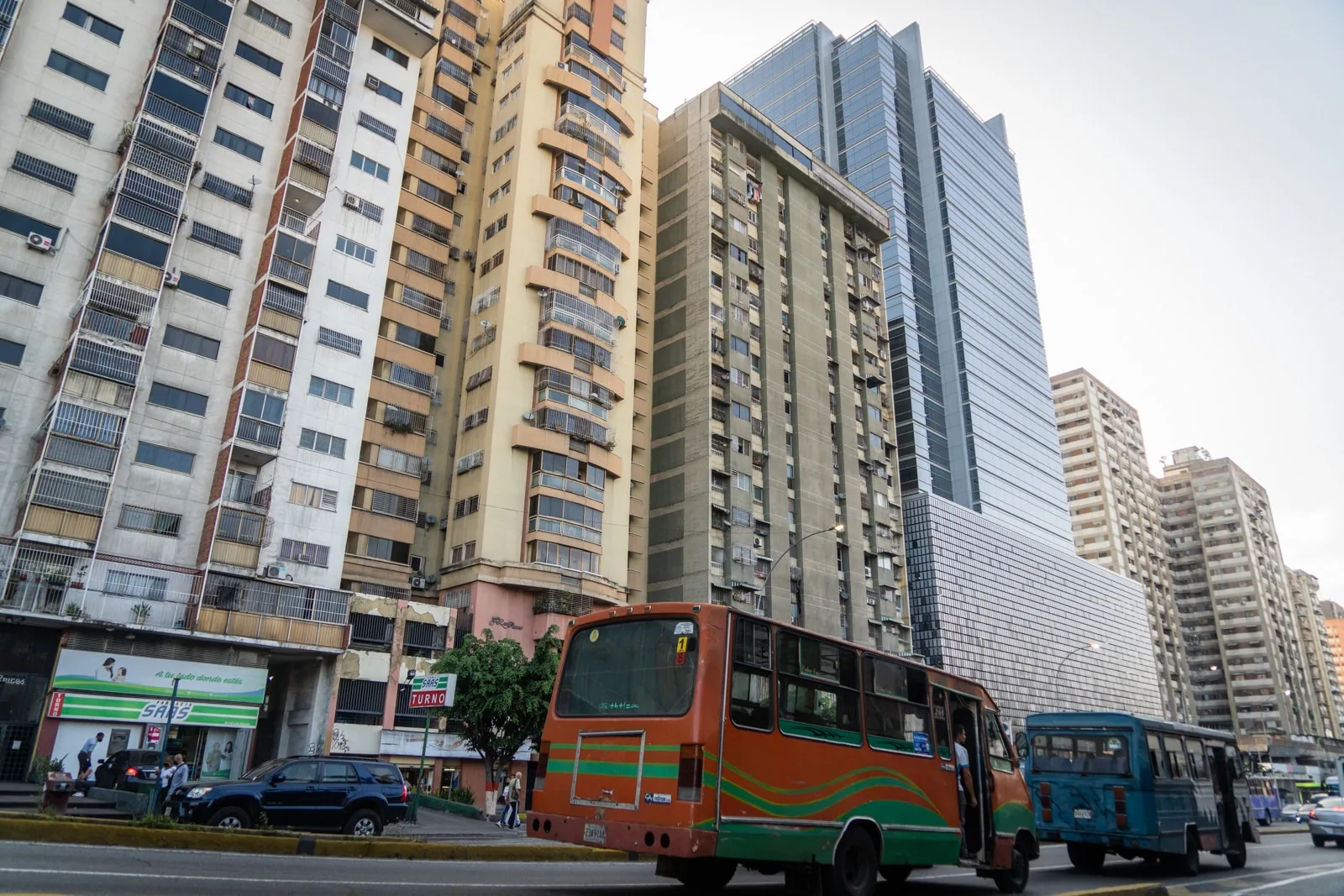 Anuncian plan para reparar ascensores en edificios de Caracas