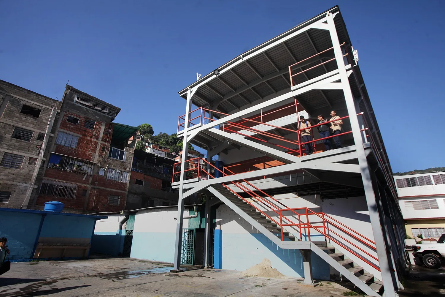 Exigen garantías de seguridad en escuelas tras sismos