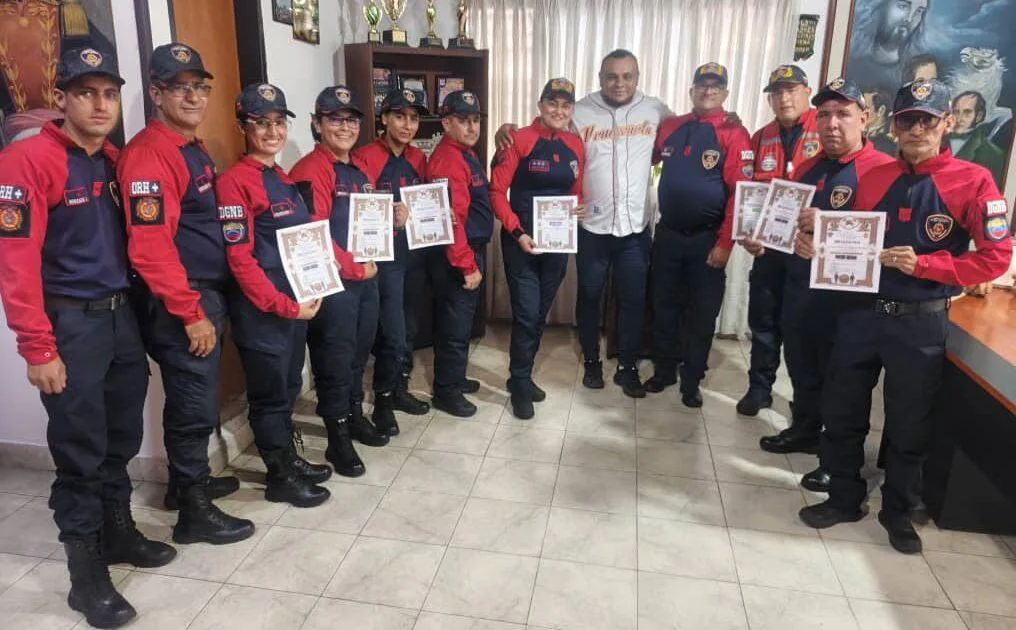 Bomberos de Ureña ascendieron a varios funcionarios