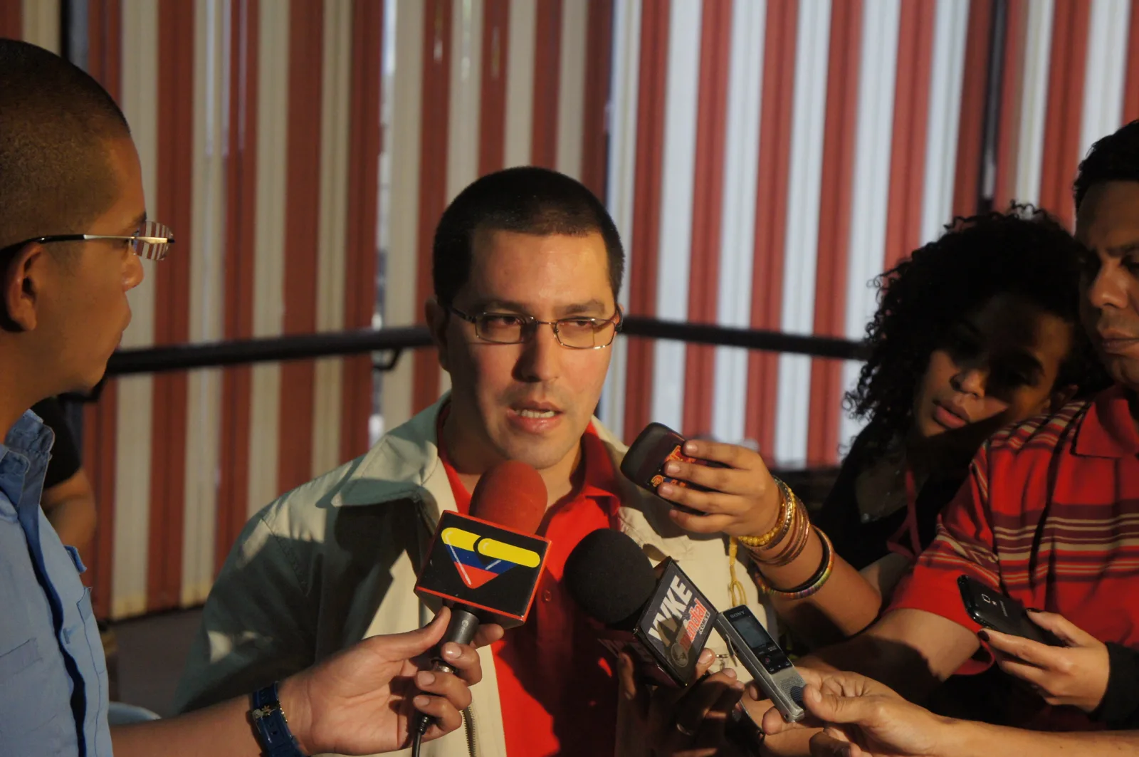 Arreaza vincula el diálogo con la convivencia política