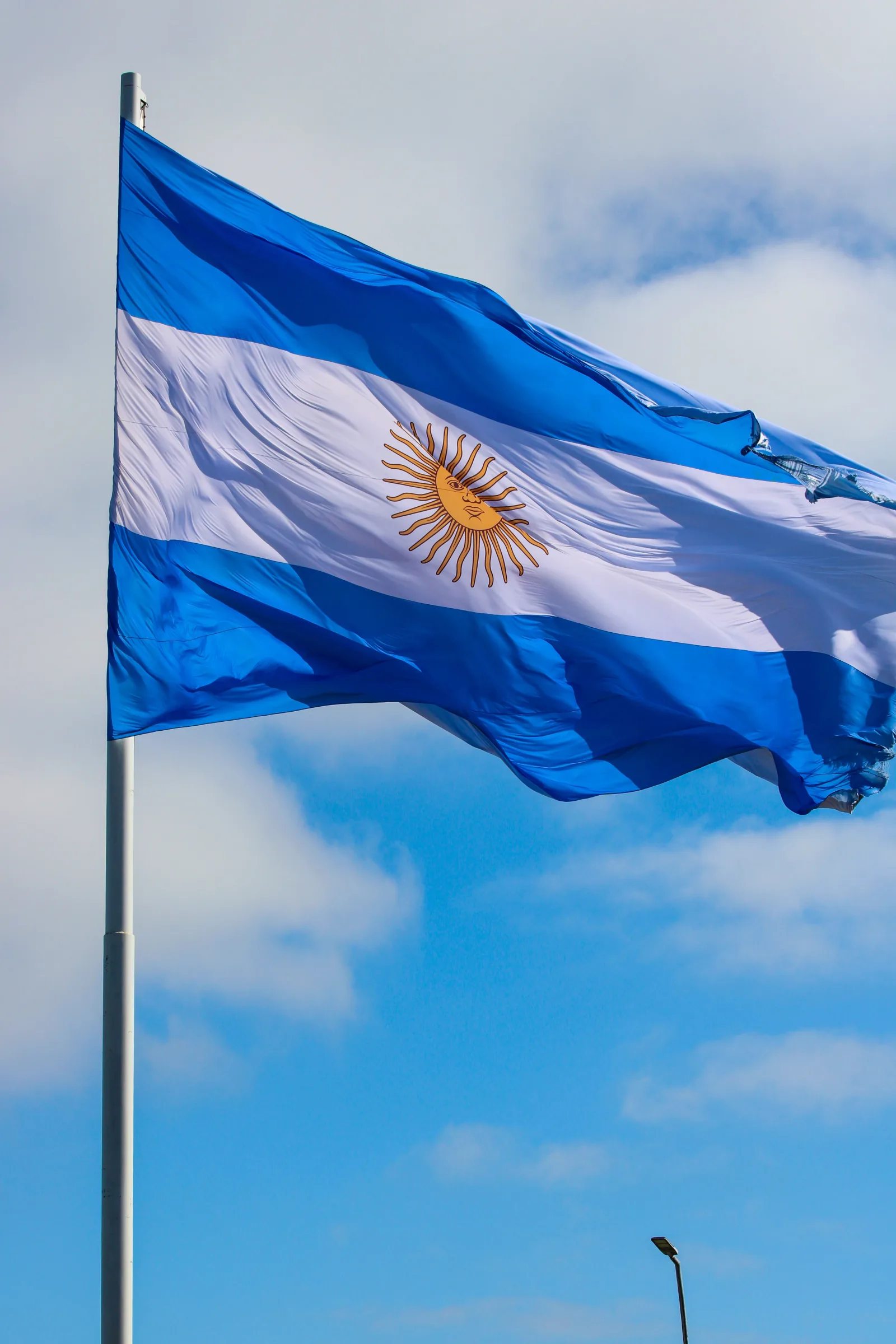 Argentina logró superávit primario en mayo y cubrió la mitad de la meta con el FMI