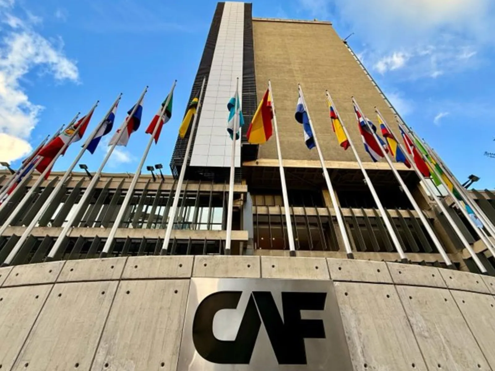 CAF suma auditoría y control a fondo para la reconstrucción