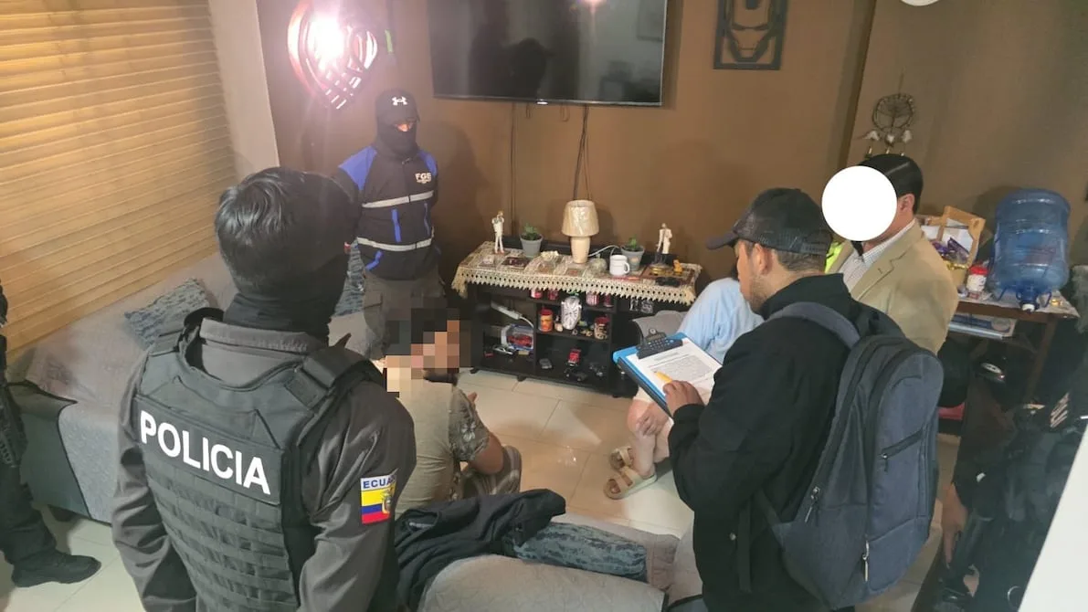 Allanan hospital de Ambato por una investigación de cobros ilegales