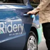 Ridery afianza su modelo logístico con seguridad vial y tecnología SOS