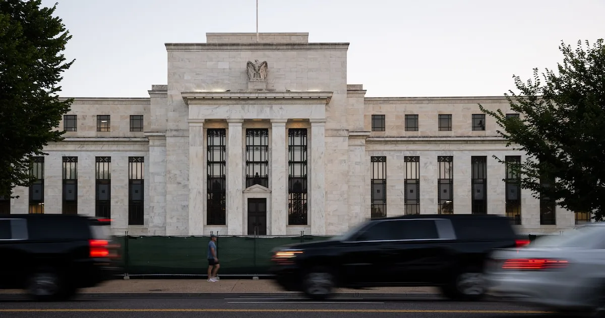 Qué suele pasar con bolsas, bonos y dólar cuando sube la Fed
